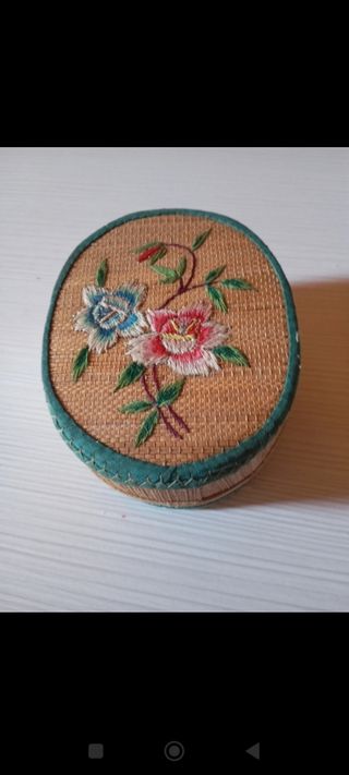 Scatolina ricamo vintage floreale