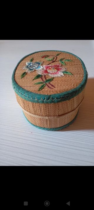 Scatolina ricamo vintage floreale