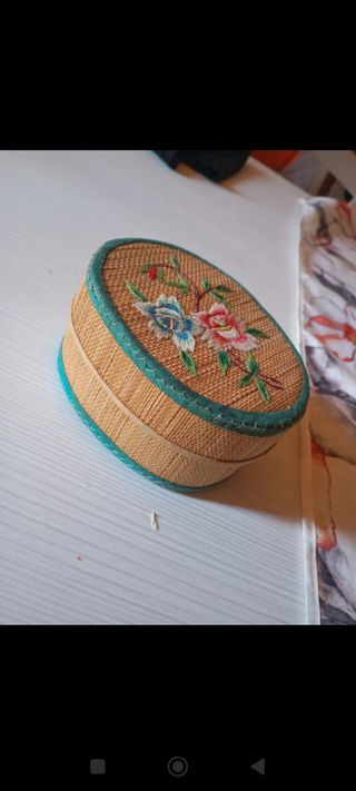 Scatolina ricamo vintage floreale