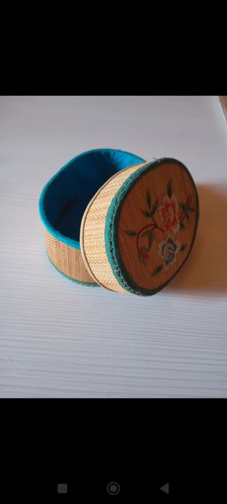 Scatolina ricamo vintage floreale