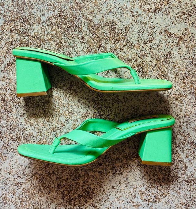 Sandalias Stradivarius verdes