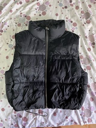 Chaleco negro Pull&Bear 