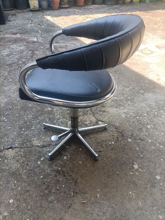Sillón giratorio vintage negro