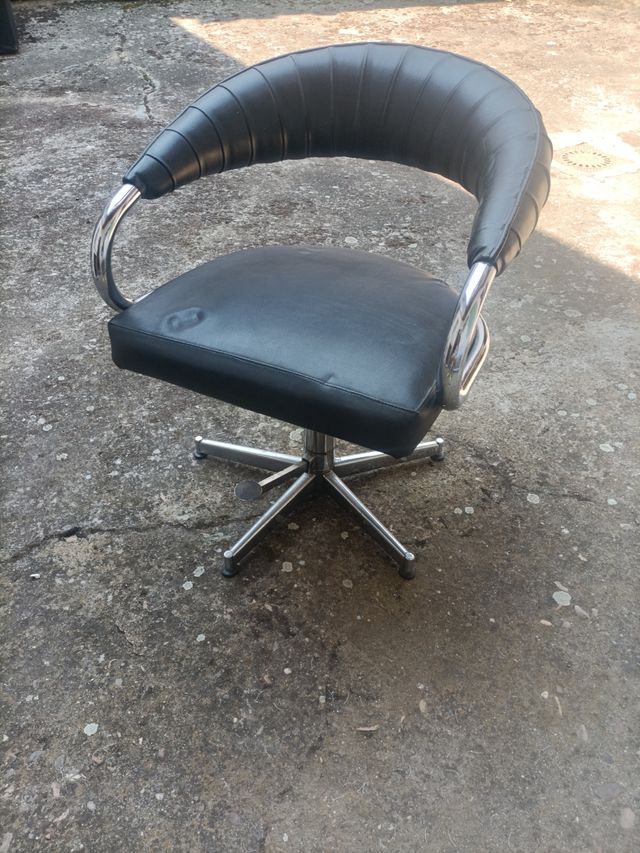 Sillón giratorio vintage negro