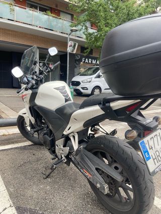 Honda CB500F - Moto blanca