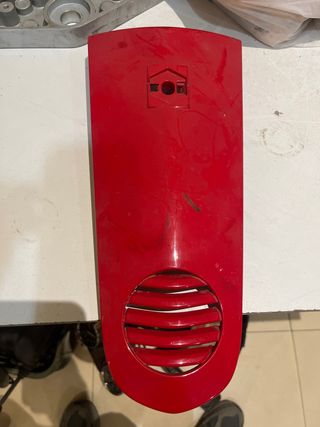 Tapa central Vespa LX roja