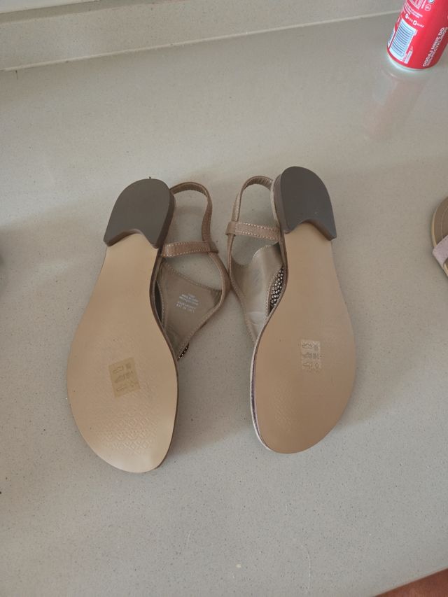 Sandalias MARIPA beige con diseño de brillantes