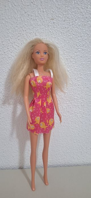 Muñeca Barbie - rubia. Marca Simba