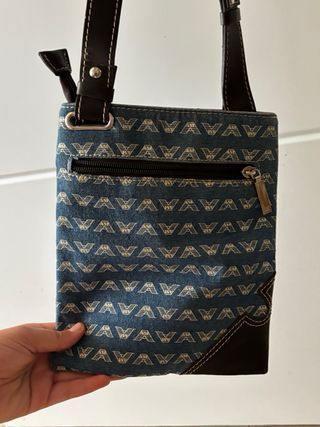 Bolso marrón, azul oscuro