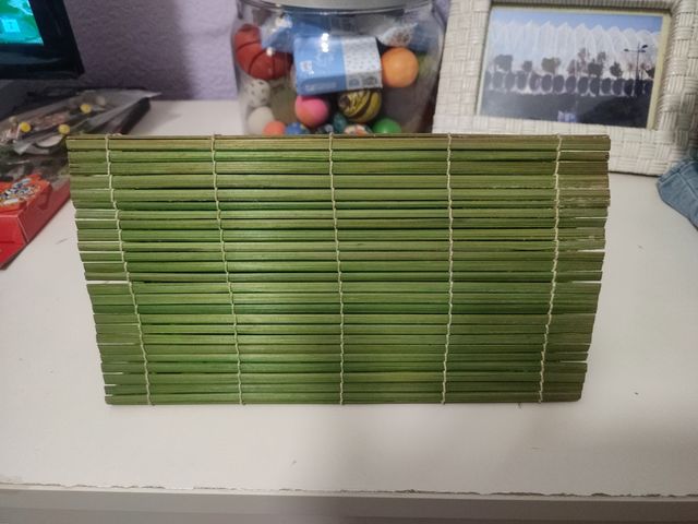 Bolso bambú marrón-verde asas de madera 