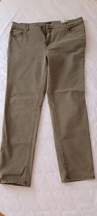 Pantalones C&A verde oliva, talla 48