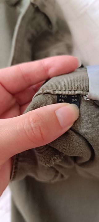 Pantalones C&A verde oliva, talla 48