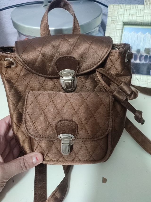 Mini mochila marrón acolchada