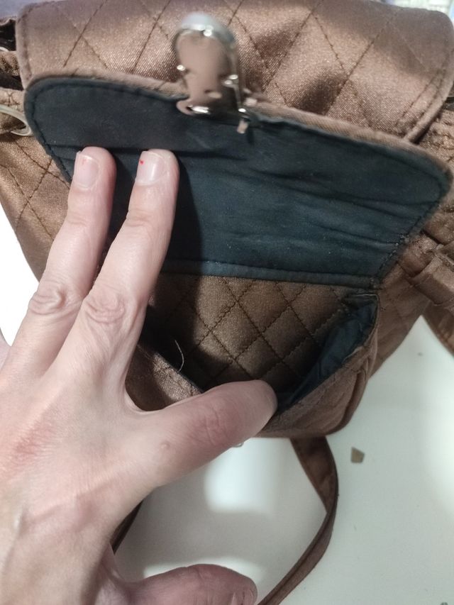 Mini mochila marrón acolchada