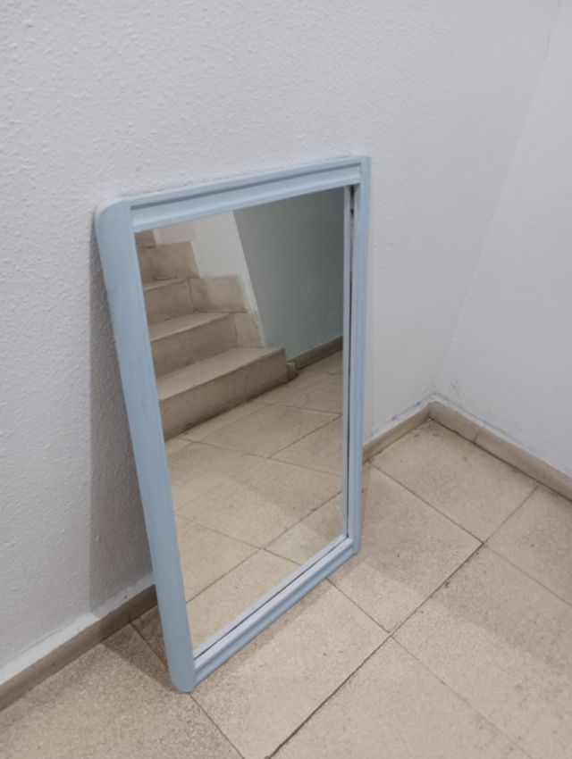 Espejo rectangular azul y blanco