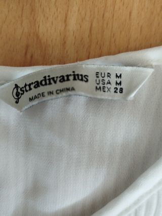 Blusa blanca Stradivarius M