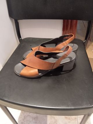 Sandalias cuña mujer marrón