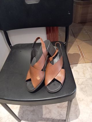 Sandalias cuña mujer marrón
