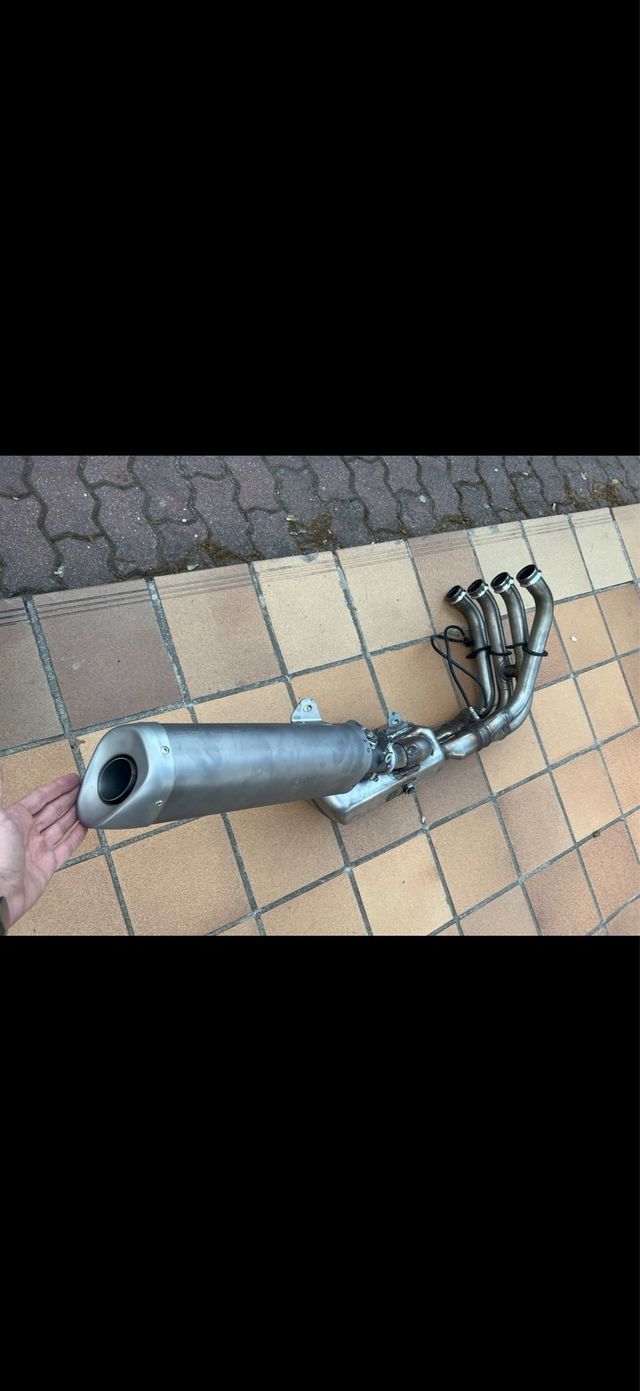 Escape completo Yamaha R6