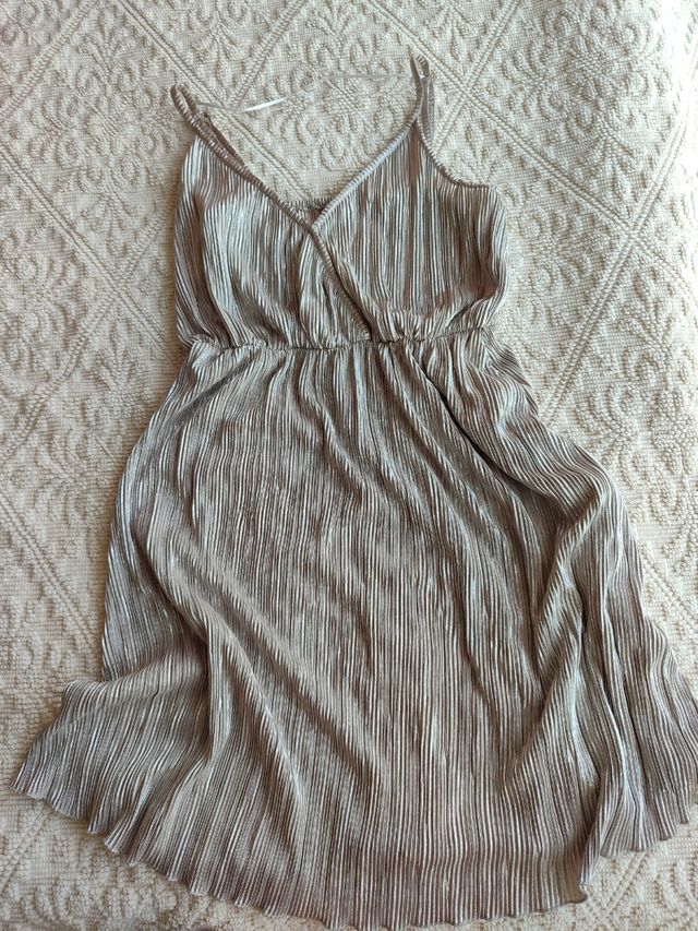 Vestido plisado con vuelo