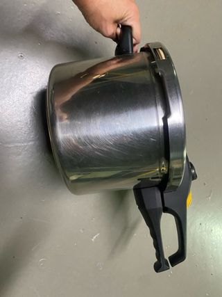 Olla a presión Oya