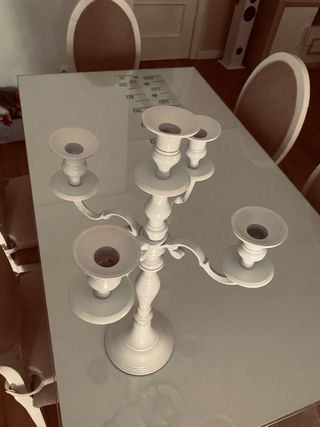 Juego de 2 Candelabros blancos metal 5 brazos.