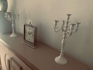 Juego de 2 Candelabros blancos metal 5 brazos.