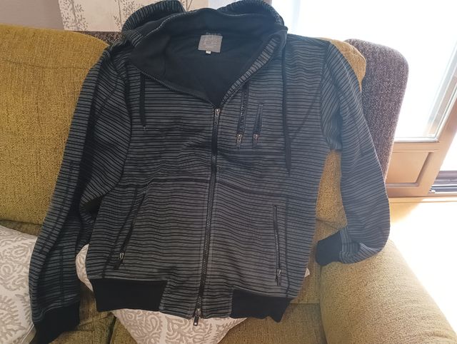 Sudadera INSIDE XL negra con capucha desmontable