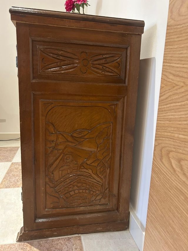 Mueble de máquina de coser antiguo