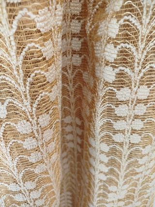 Cortinas beige y doradas