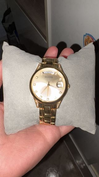 Reloj Guess dorado