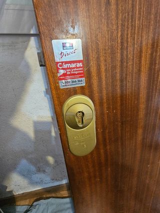 Puerta maciza seguridad