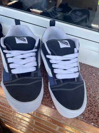 Vans Old Skool negras y azules