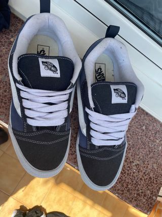 Vans Old Skool negras y azules