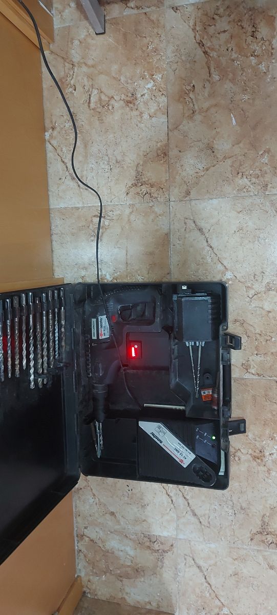 Taladro percutor wurth, batería 24v