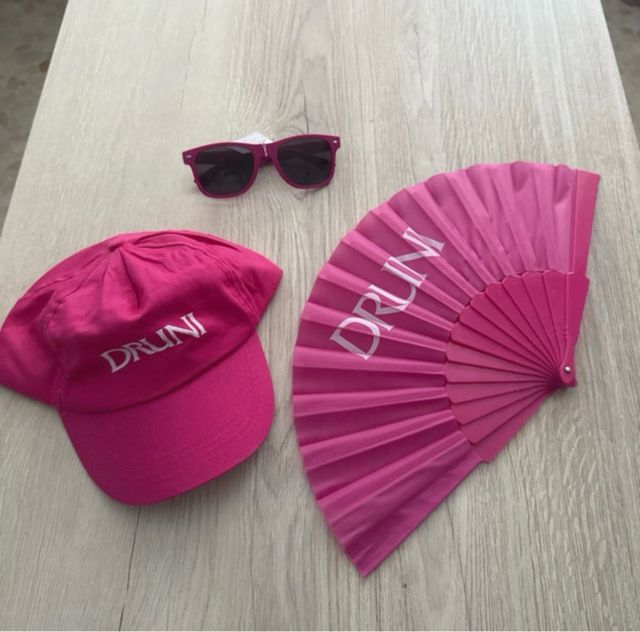 Lote Druni: Gorra, gafas & abanico rosa