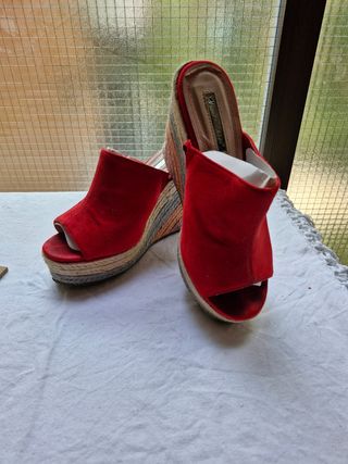Sandalias rojas cuña talla 38