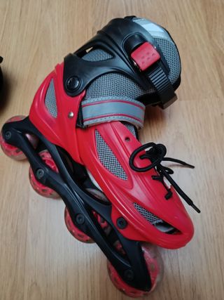 Patines en línea rojos