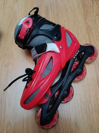 Patines en línea rojos
