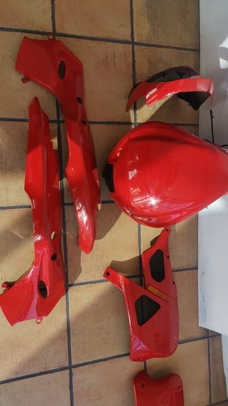 Pintor de piezas de motos