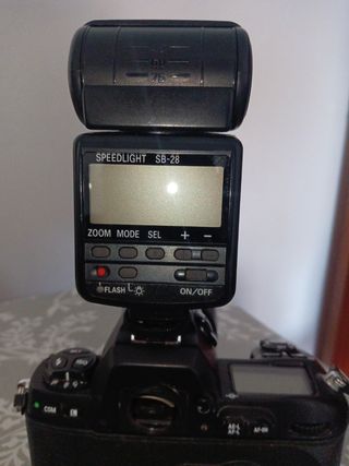 Nikon F100 + objetivos + flash SB-28