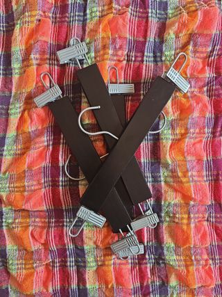 4 Perchas madera natural-metal negras