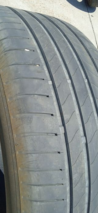 Neumáticos Bridgestone 235/55/18 100V
