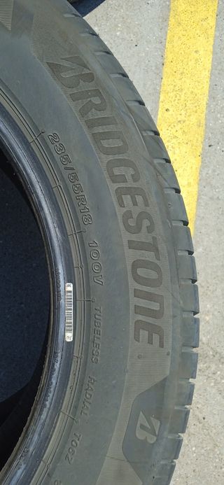 Neumáticos Bridgestone 235/55/18 100V