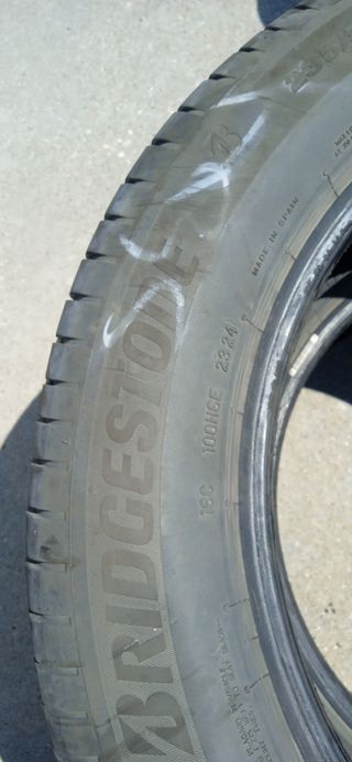 Neumáticos Bridgestone 235/55/18 100V