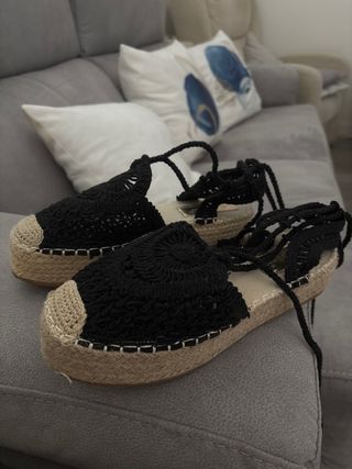 Sandalias negras crochet plataforma