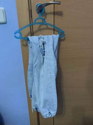 Pantalones vaqueros rotos