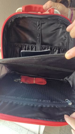 Neceser Oriflame rojo