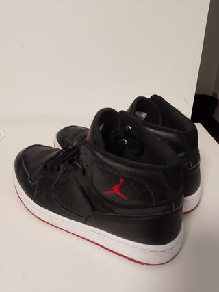 Zapatillas Nike Jordan Access - Negras y Rojas