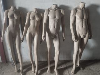 4 maniquies realistas beige